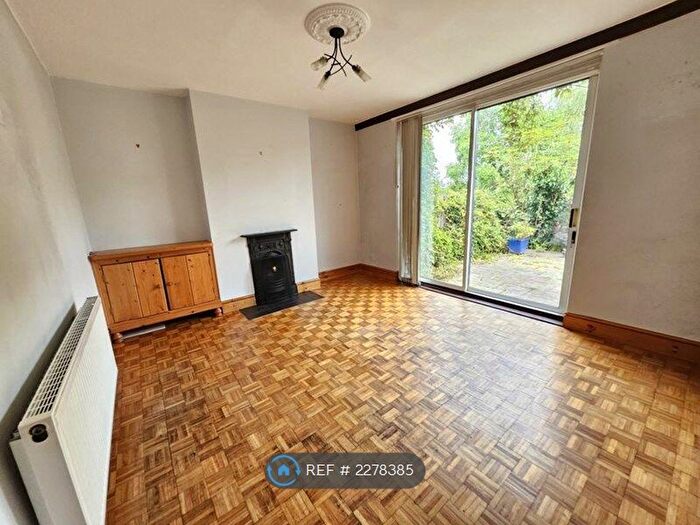 4 Bedroom Semi-Detached House To Rent In Netherlands Road, New Barnet, Barnet, EN5
