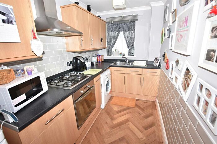 1 Bedroom Flat For Sale In Little Gypps Close, Canvey Island, SS8