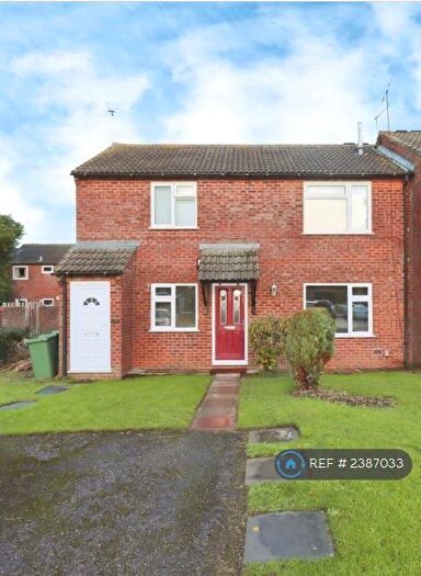 2 Bedroom Flat To Rent In Elizabeth Crescent, South Gloucestershire, BS34