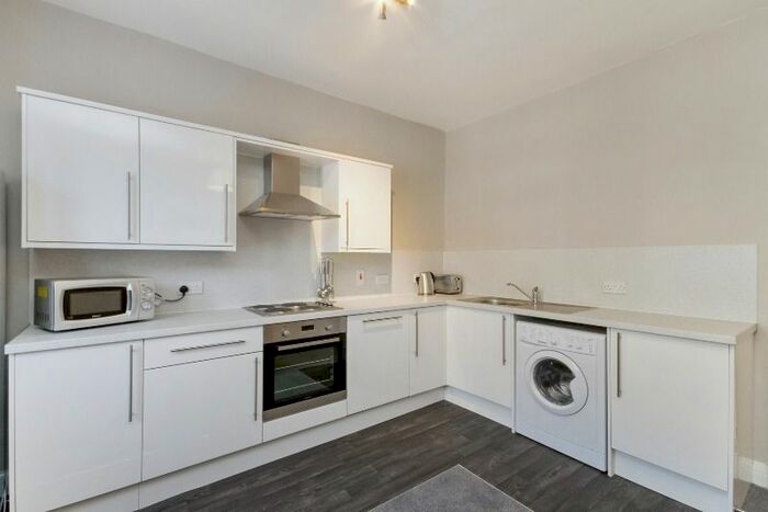 3 Bedroom Flat To Rent In Peddie Street, West End, Dundee, DD1
