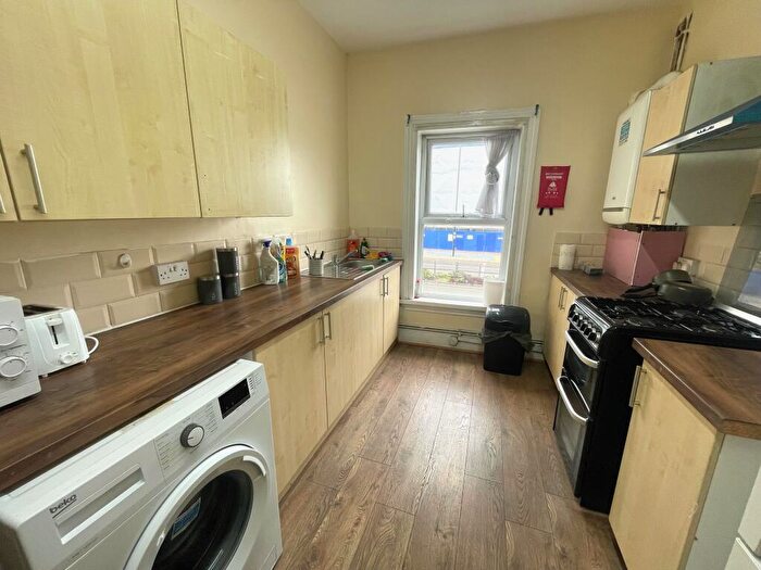 2 Bedroom Flat To Rent In Bristol Road, Selly Oak, B29