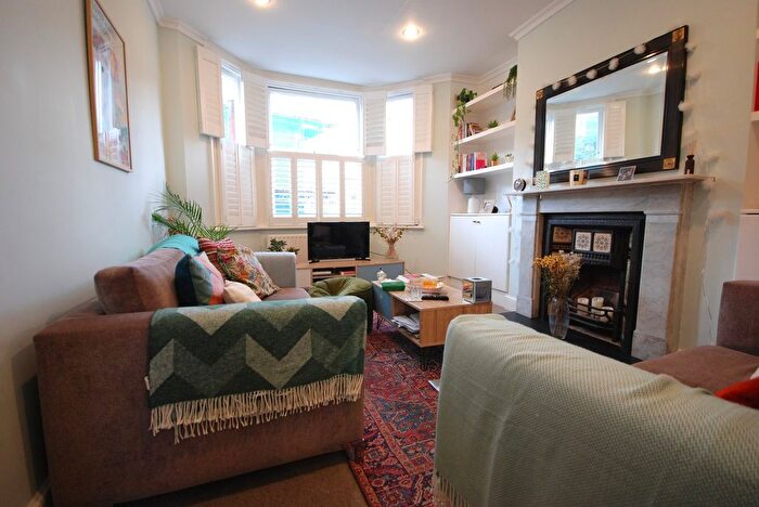 2 Bedroom Property To Rent In Crewdson Road, Oval, SW9