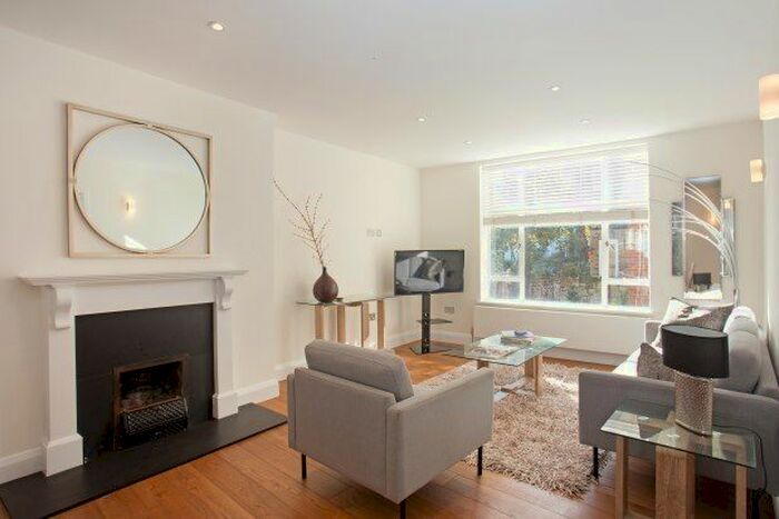 3 Bedroom Flat To Rent In Redcliffe Road, London, SW10