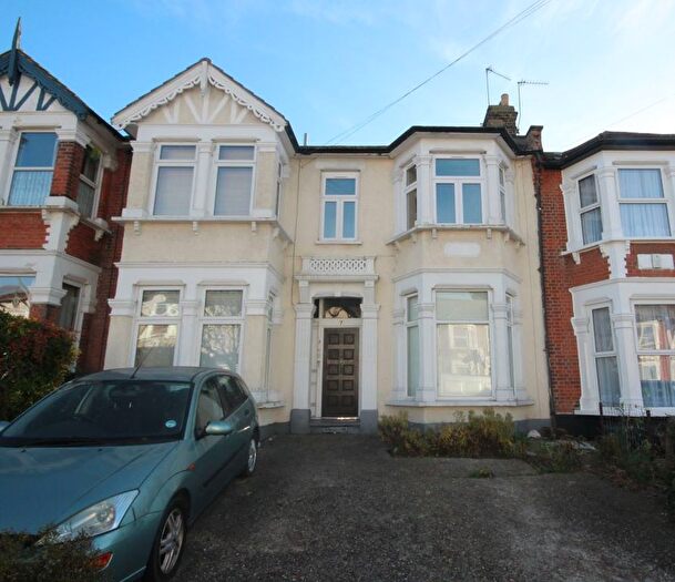 1 Bedroom Flat For Sale In C Kensington Gardens, Ilford, Essex, IG1