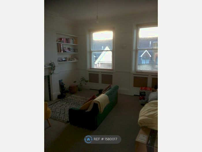 Studio To Rent In Park Road, London, N8