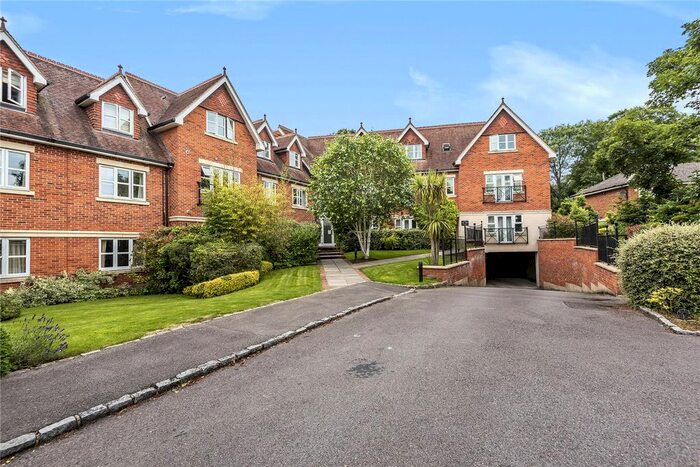 2 Bedroom Flat To Rent In Upcross House, Upcross Gardens, Reading, RG1