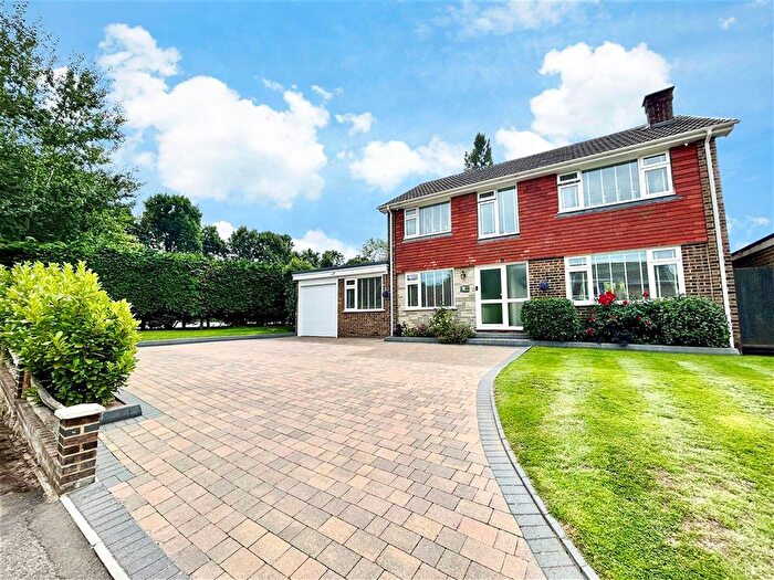 4 Bedroom Detached House For Sale In Hurstwood Road, Bredhurst, Gillingham, Kent, ME7