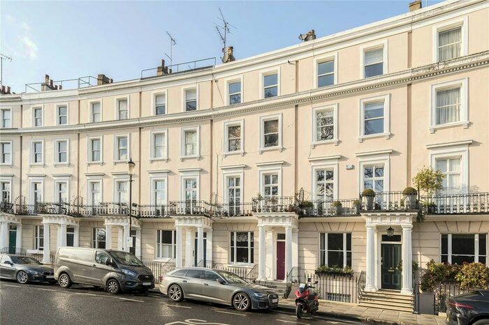 1 Bedroom Flat To Rent In Royal Crescent, London, W11