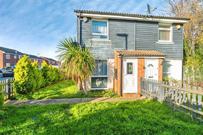 3 Bedroom Semi-Detached House For Sale In Stoneage Close, Bognor Regis, PO22