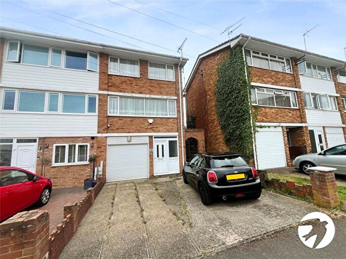 3 Bedroom End Of Terrace House To Rent In Millfield, Sittingbourne, Kent, ME10