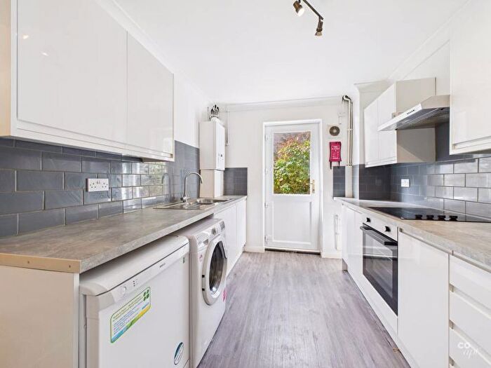 6 Bedroom Semi-Detached House To Rent In Southall Avenue, Brighton, BN2