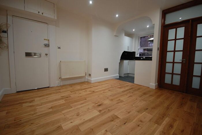 1 Bedroom Flat To Rent In Chiswick Road, London, W4