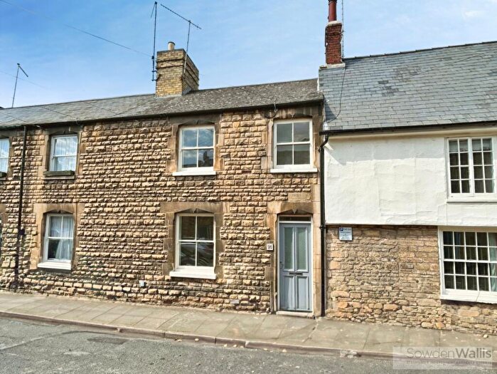 2 Bedroom House For Sale In St. Leonards Street, Stamford, PE9