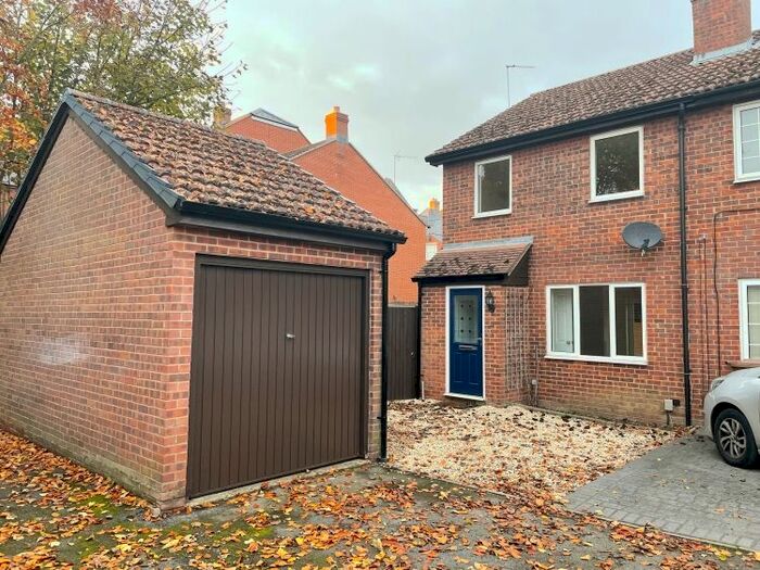 3 Bedroom Semi-Detached House To Rent In Riley Close, Abingdon OX14