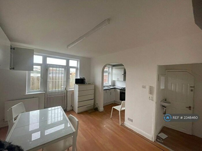 4 Bedroom End Of Terrace House To Rent In Elm Park Avenue, London, N15