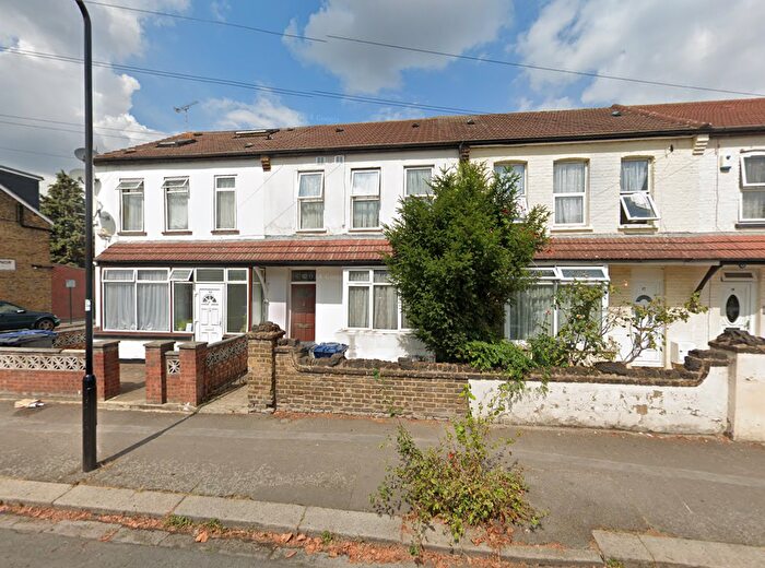 3 Bedroom Terraced House To Rent In Windsor Road, Southall, UB2