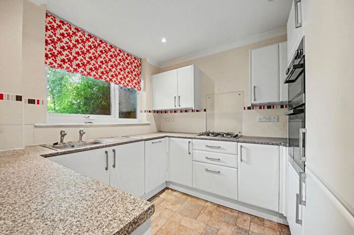 3 Bedroom Semi-Detached House For Sale In Marlow Road, Bishops Waltham, SO32