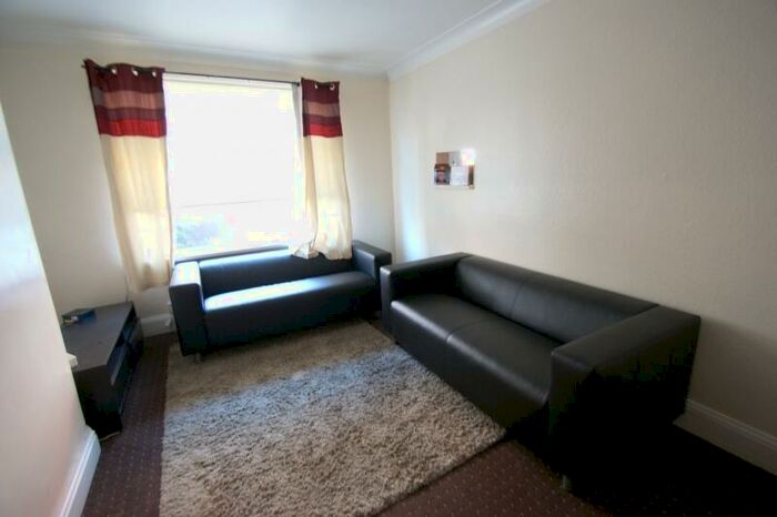 3 Bedroom Terraced House To Rent In Mayville Avenue, Hyde Park, Leeds, LS6