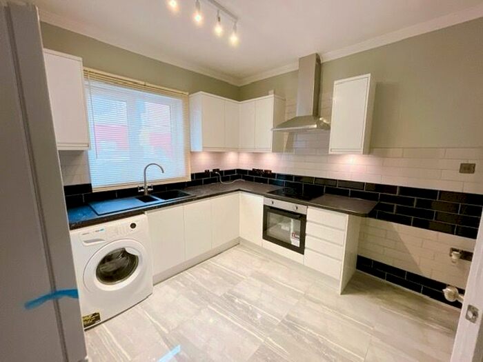 3 Bedroom Flat To Rent In Uxbridge Road, Hanwell, W7