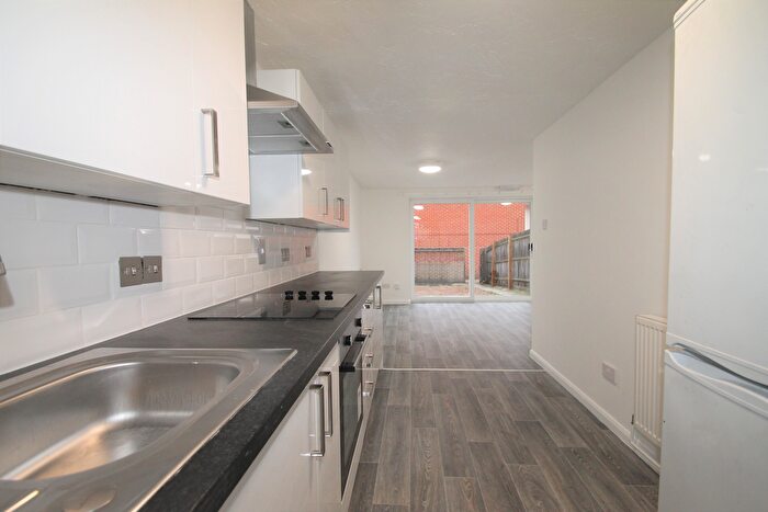 5 Bedroom Terraced House To Rent In High Street St Gregorys, Canterbury, CT1