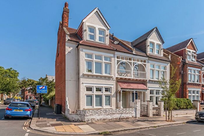 2 Bedroom Flat For Sale In Sunnyside Road, Ealing, W5