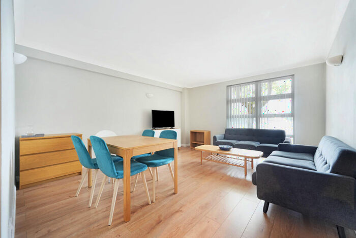 2 Bedroom Flat To Rent In Byards Court, Worgan Street, SE16