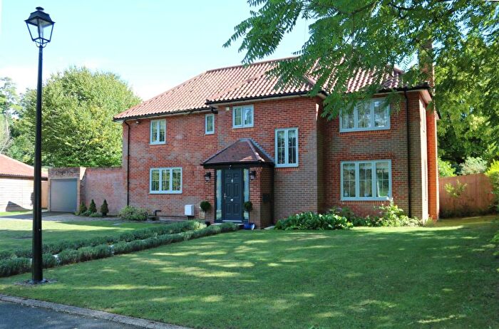 4 Bedroom Detached House For Sale In Cunliffe Close, Headley, KT18