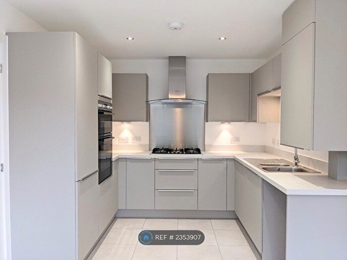 4 Bedroom Semi-Detached House To Rent In Danesdale Drive, Manchester, M4