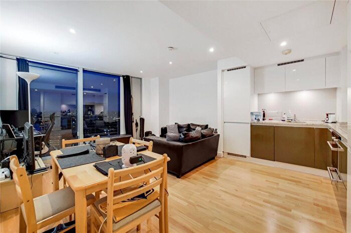 1 Bedroom Flat To Rent In Landmark West Tower, Marsh Wall, E14