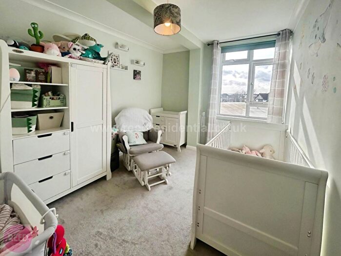 2 Bedroom Flat For Sale In London Road, Westcliff On Sea, SS0