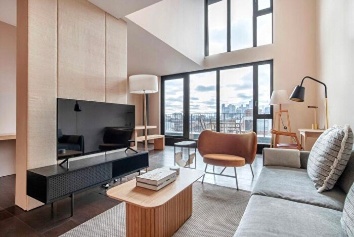 2 Bedroom Penthouse To Rent In - De Beauvoir Crescent, Islington, London, N1