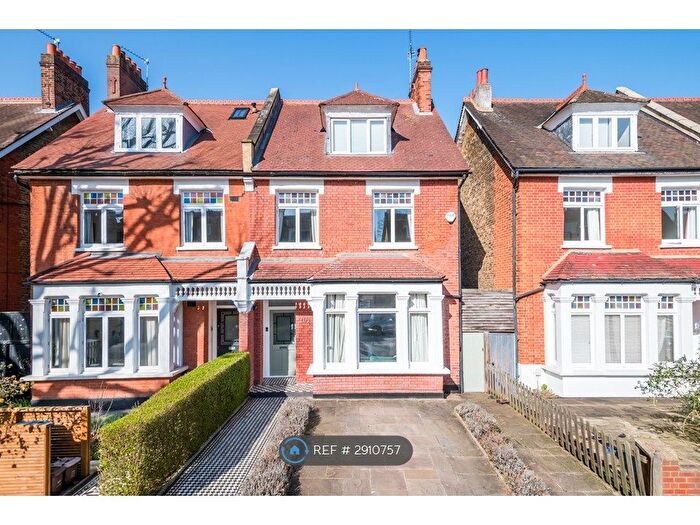 4 Bedroom Semi-Detached House To Rent In Grove Park, London, SE5