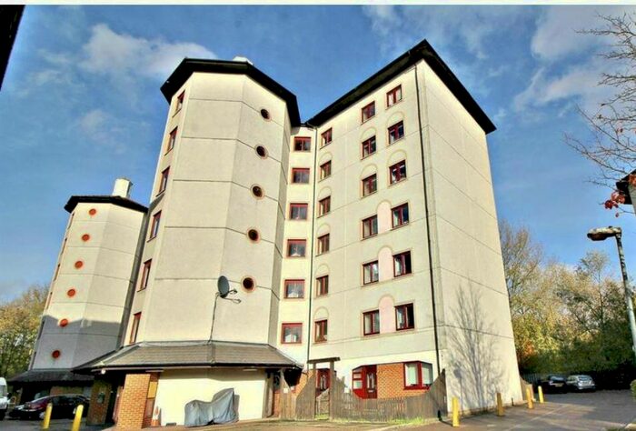 1 Bedroom Flat To Rent In Geddington Court, Waltham Cross, EN8