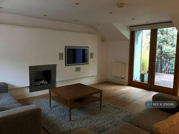 2 Bedroom Terraced House To Rent In Woodside Terrace Lane, Glasgow, G3