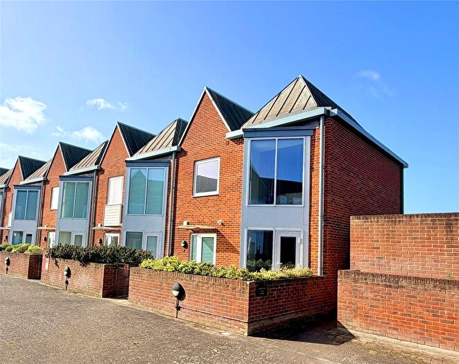 2 Bedroom End Of Terrace House For Sale In Ainslie Place, Lymington, Hampshire, SO41
