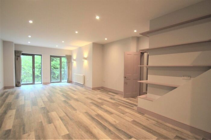 2 Bedroom Flat To Rent In Upper Richmond Road, London, SW15