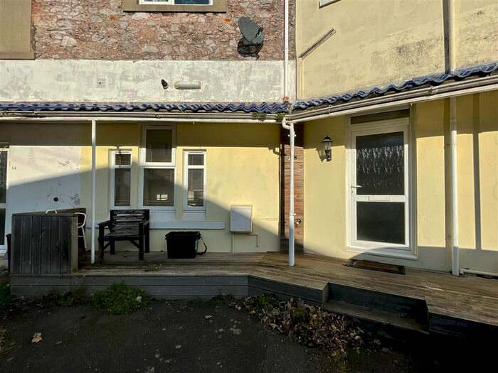 2 Bedroom Flat To Rent In Chatsworth Road, Torquay, TQ1