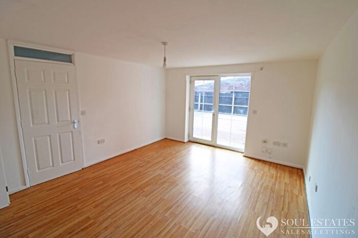 2 Bedroom Flat To Rent In Groveland Road, Tipton, DY4