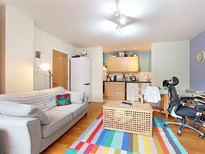 2 Bedroom Flat To Rent In Radnor House, London Road, SW16