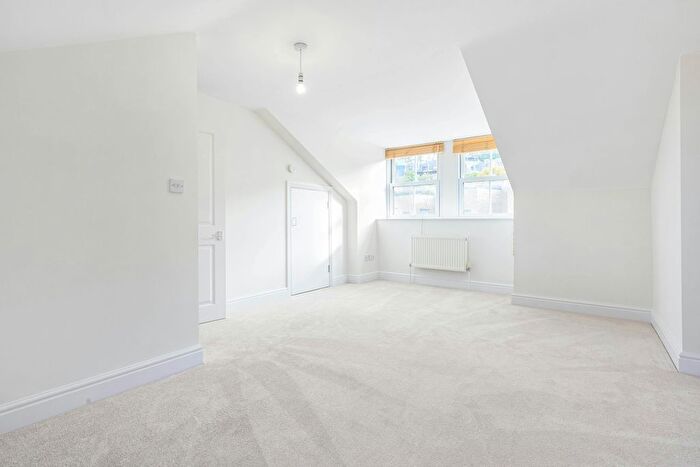 2 Bedroom Maisonette To Rent In Woodlands Park Road, London, SE10