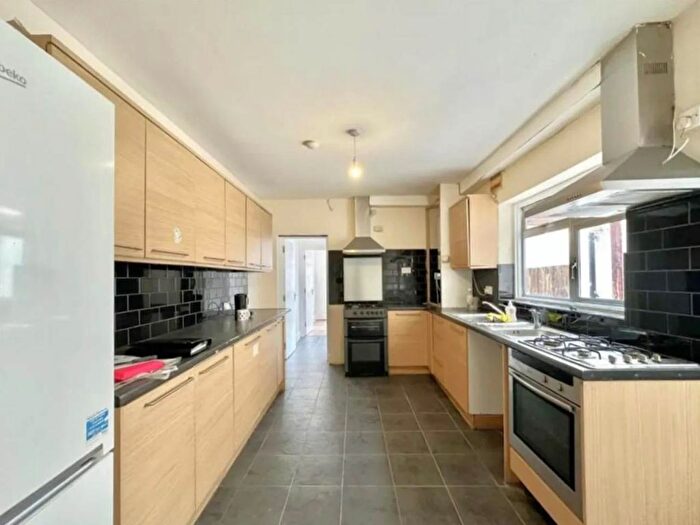 5 Bedroom Property To Rent In Woodlands Road, Southall, Middlesex, UB1