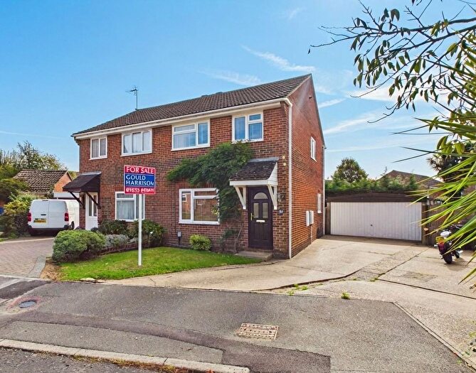 3 Bedroom Semi-Detached House For Sale In Cowdrey Close, Willesborough, Ashford, TN24