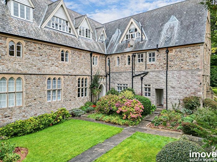 1 Bedroom Flat For Sale In Devon House Drive, Bovey Tracey, Newton Abbot, TQ13