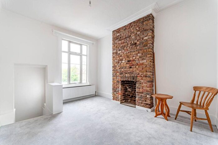 2 Bedroom Flat To Rent In Worlingham Road, East Dulwich, London, SE22