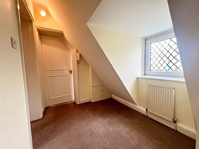 1 Bedroom Flat For Sale In Croydon Road, Reigate, Surrey, RH2