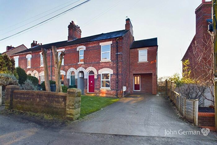 3 Bedroom End Of Terrace House For Sale In Woodview Road, Newhall, DE11