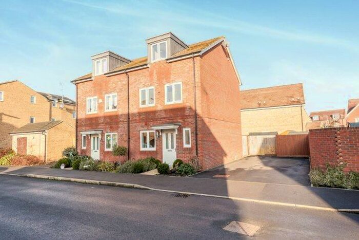 3 Bedroom Property To Rent In Breedon Drive, Aylesbury, HP18