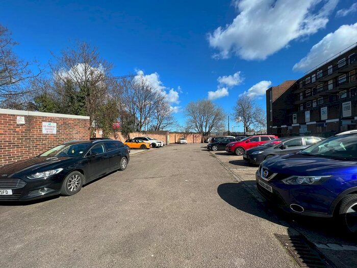 2 Bedroom Maisonette To Rent In Plumstead High Street, London, SE18