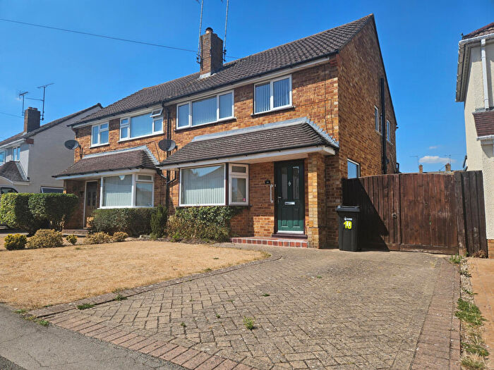 4 Bedroom Semi-Detached House For Sale In Haddon Drive, Woodley, RG5