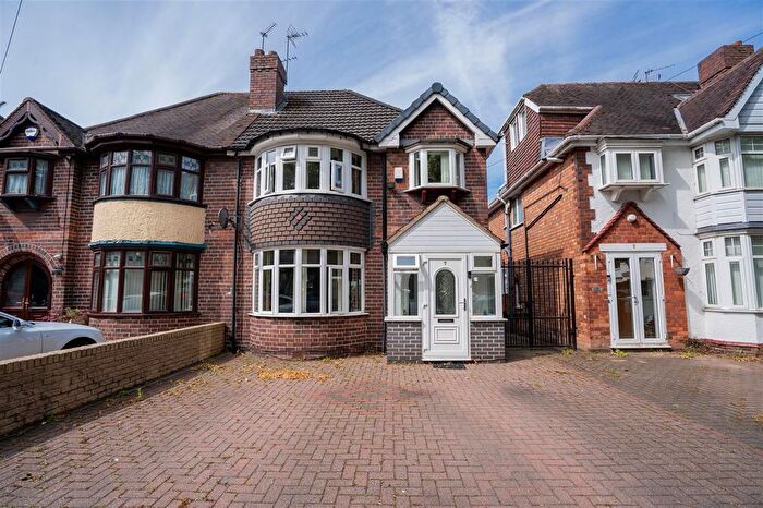 3 Bedroom Semi-Detached House For Sale In Patrick Road, Birmingham, B26